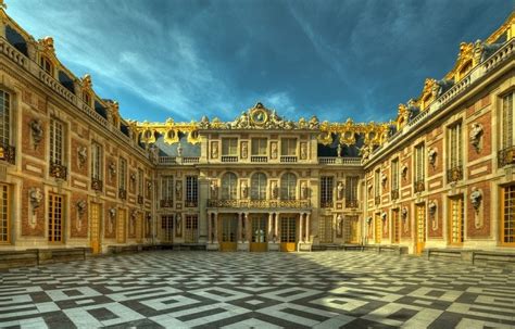 Il Re Sole, l’assolutismo, la reggia di Versailles .